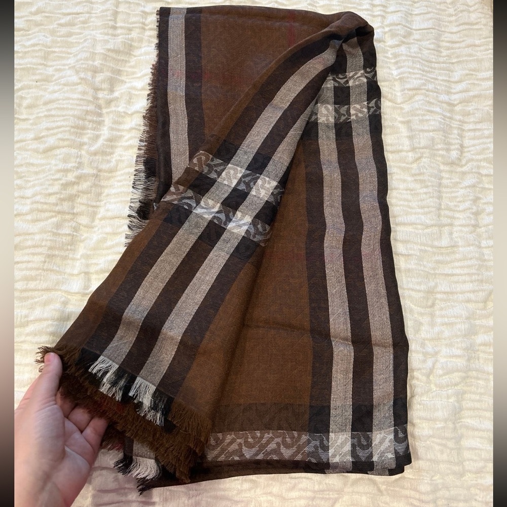 Burberry wool and silk scarf